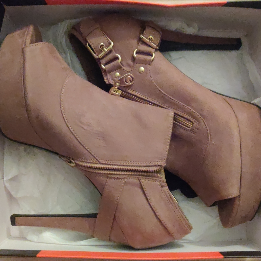Guess Taupe Booties